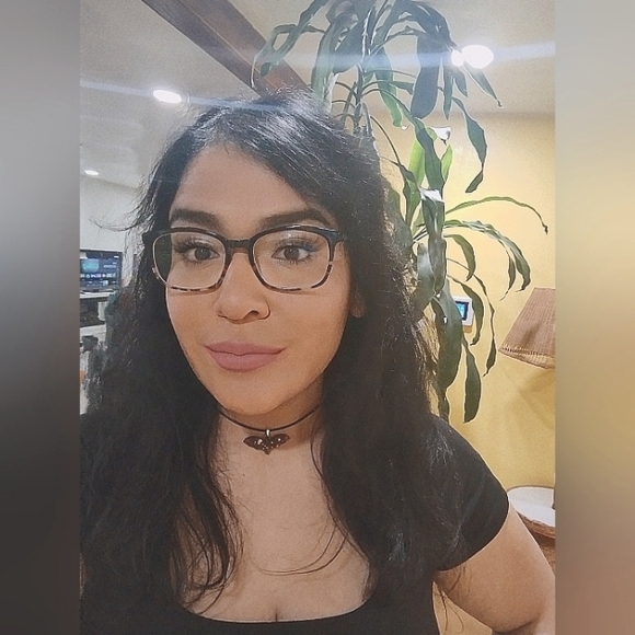 Meet your Posher, Gaby - Picture 1 of 1